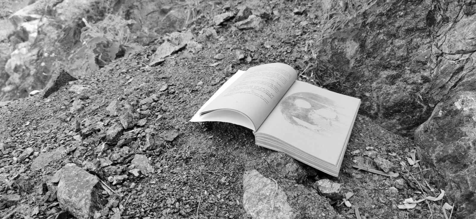 PERSONA, il libro tra le rocce — foto 2