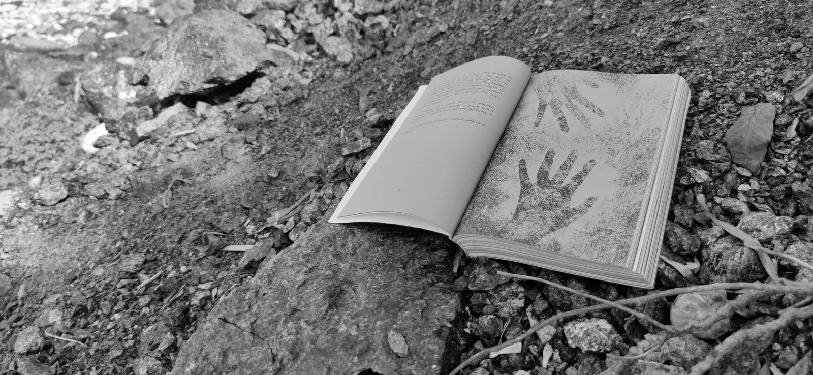 PERSONA, il libro tra le rocce — foto 1